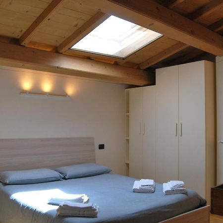 شقة Attic 1 Centro Storico بسكييرا ديل غاردا المظهر الخارجي الصورة