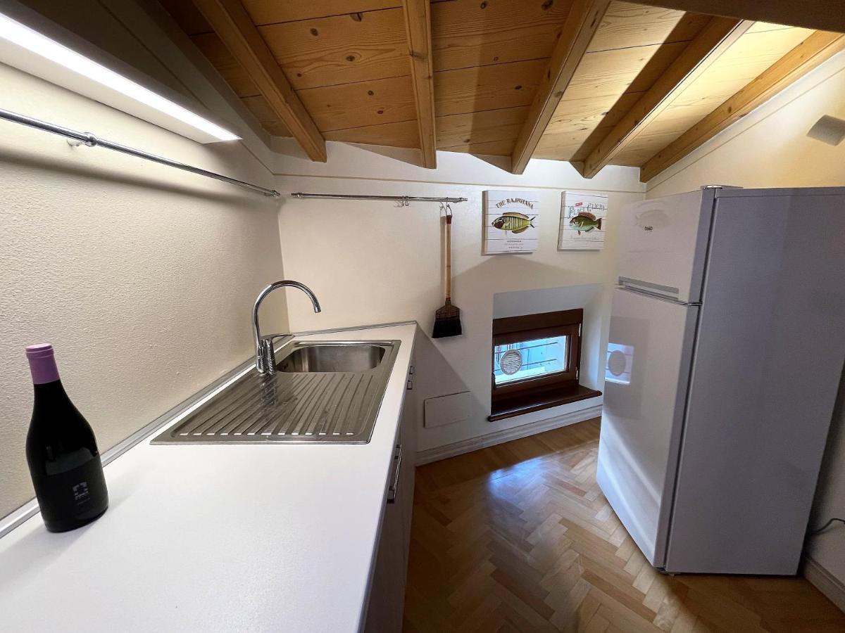 شقة Attic 1 Centro Storico بسكييرا ديل غاردا المظهر الخارجي الصورة