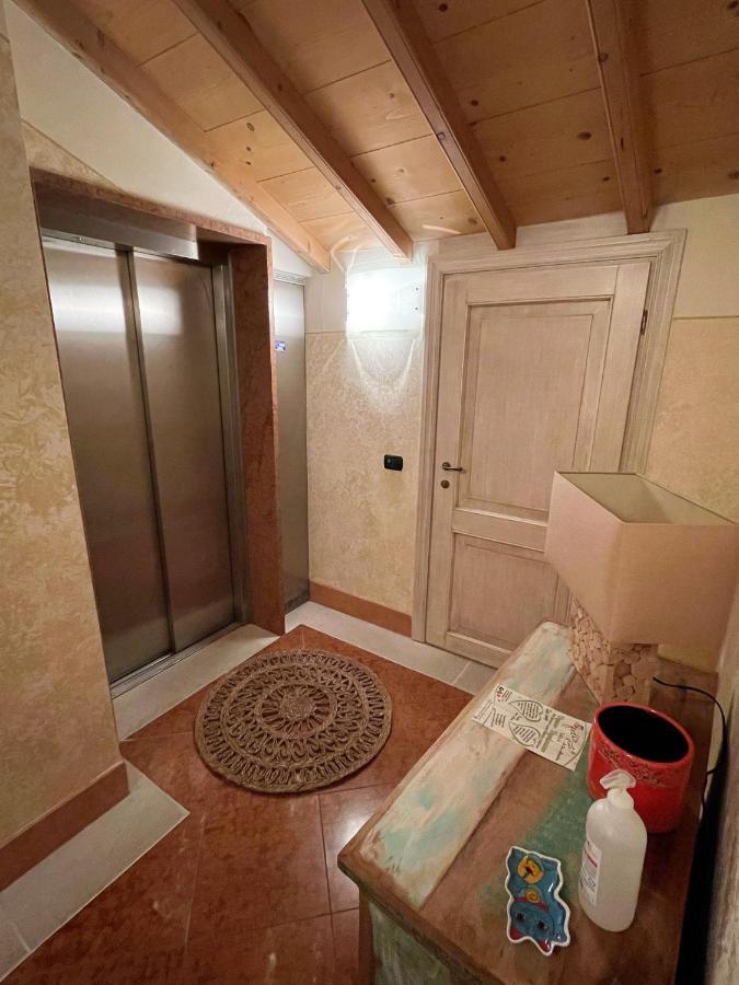 شقة Attic 1 Centro Storico بسكييرا ديل غاردا المظهر الخارجي الصورة