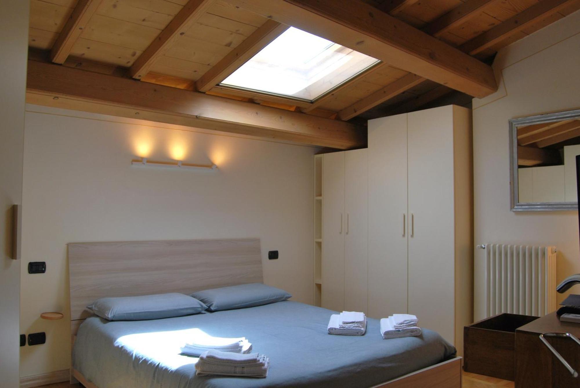 شقة Attic 1 Centro Storico بسكييرا ديل غاردا المظهر الخارجي الصورة